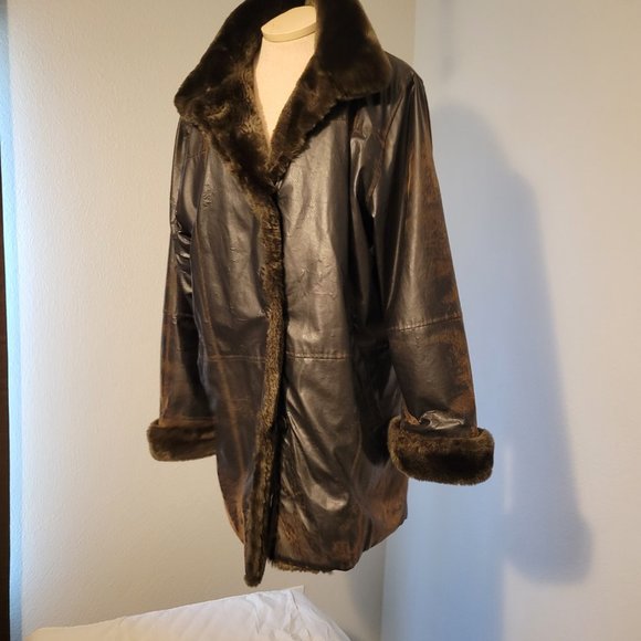WOMENS VINTAGE FAUX LEATHER JACKET WITH THE FUR....VINTAGE DRESSBARN JACKET - Picture 9 of 17